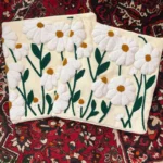 کوسن پانچدوزی دست بافت طرح گل بابونه - Image 2