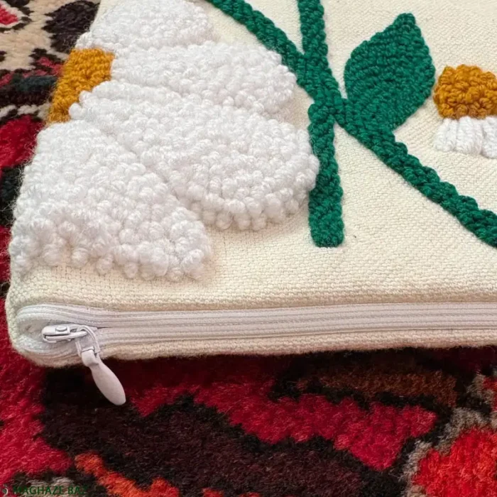 کوسن پانچدوزی دست بافت طرح گل بابونه - Image 4